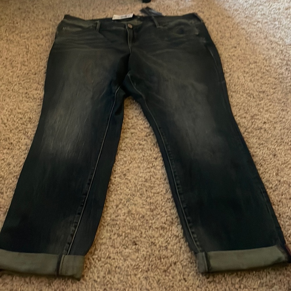 Torrid boyfriend cut crop jeans size 20